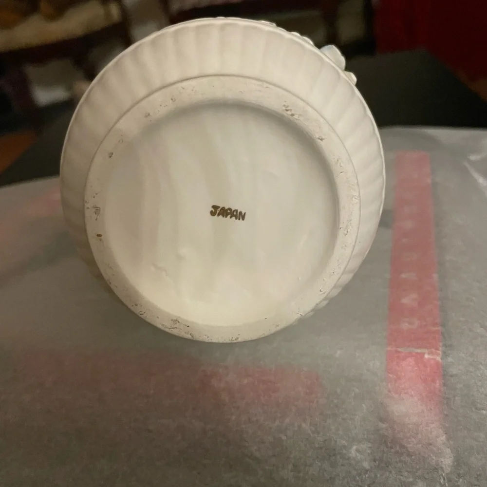 Lovely Victorian Capodimonte Style pitcher/vase - Picture 8 of 9